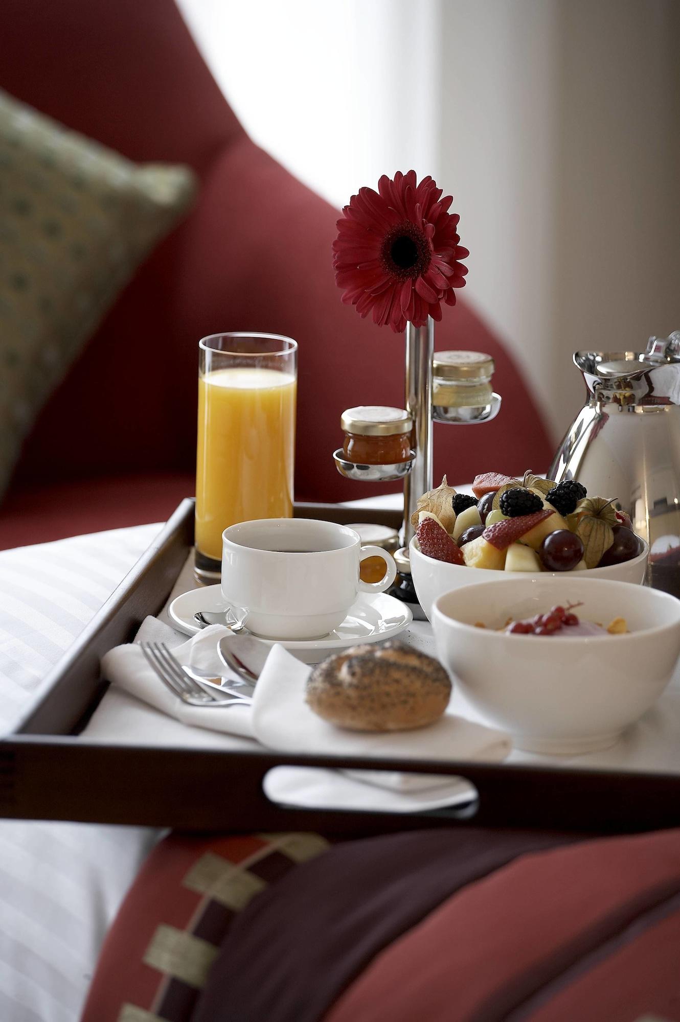 Hilton Jaipur Hotel Eksteriør billede A light breakfast