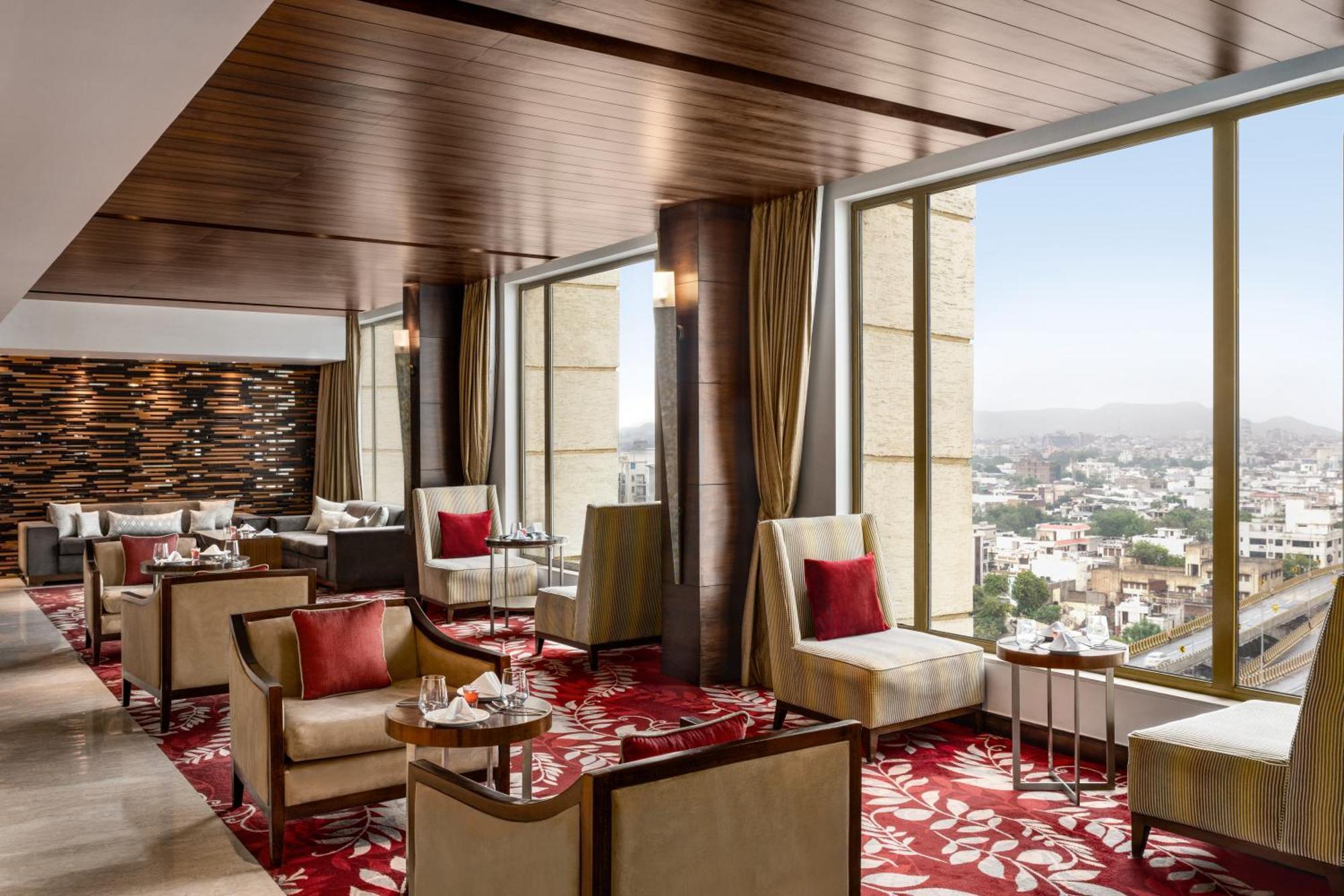 Hilton Jaipur Hotel Eksteriør billede The Club Lounge at the Taj Mahal Palace