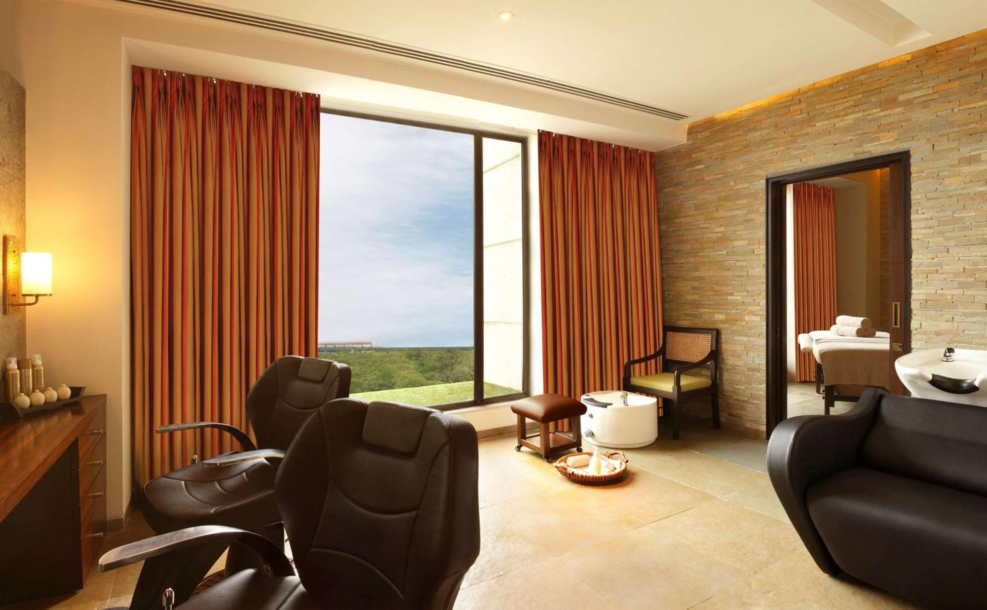Hilton Jaipur Hotel Eksteriør billede The spa at The Oberoi, Mumbai