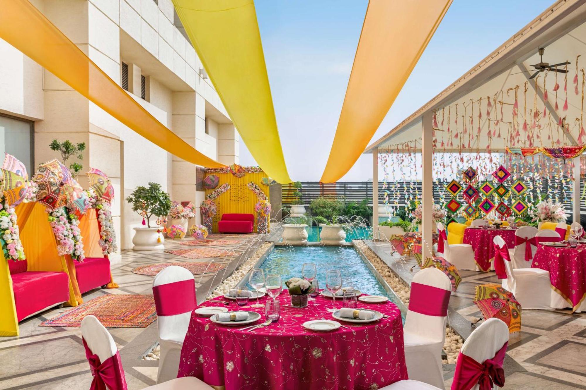 Hilton Jaipur Hotel Eksteriør billede The Royal Pool