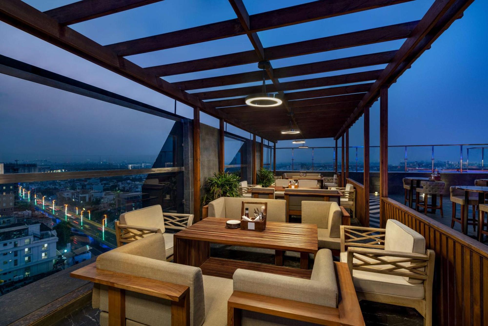 Hilton Jaipur Hotel Eksteriør billede The Terrace at the Park