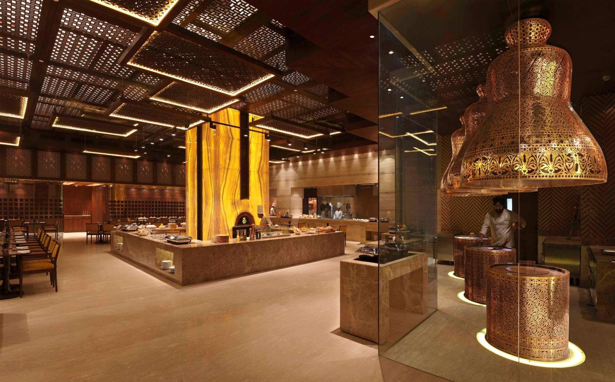 Hilton Jaipur Hotel Eksteriør billede The restaurant