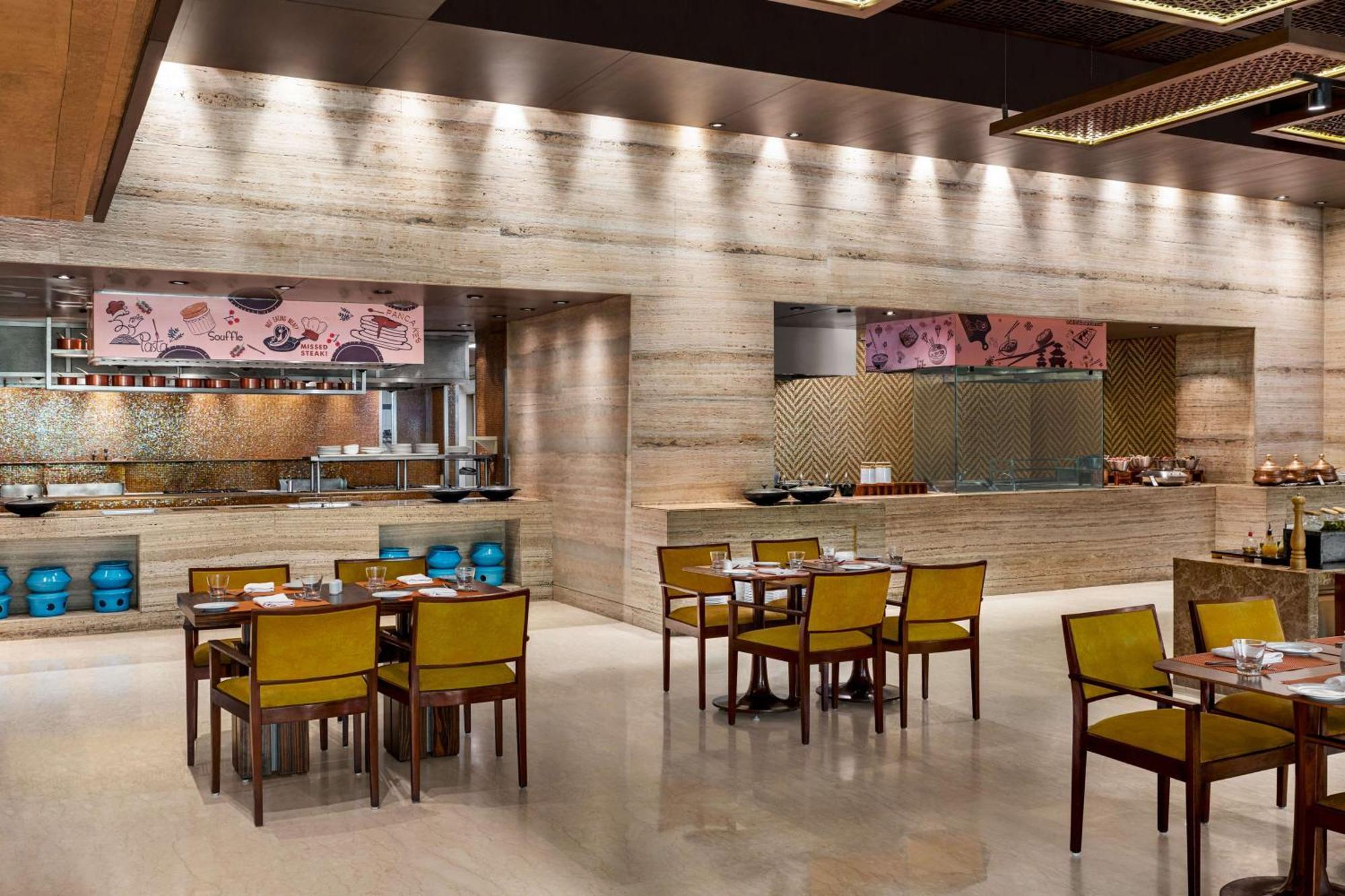 Hilton Jaipur Hotel Eksteriør billede The restaurant